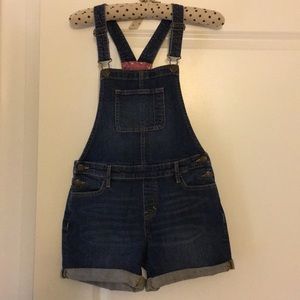 Girls gap. Size 12 overall shorts.